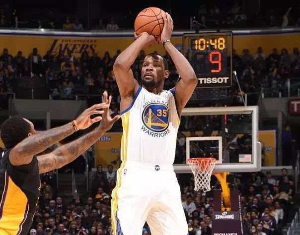 在接受采访 在接受采访