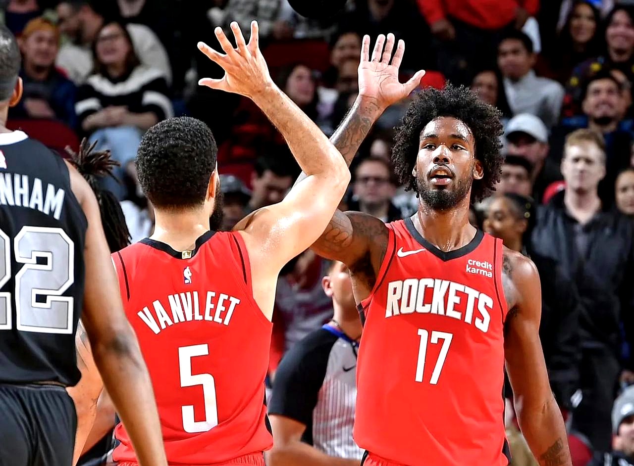 前场三人封 前场三人封